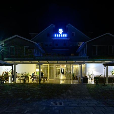 Vila Palace Caransebeş Eksteriør bilde