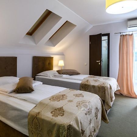 Vila Palace Caransebeş Eksteriør bilde