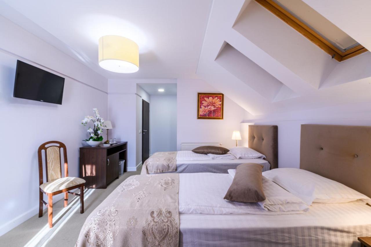 Vila Palace Caransebeş Eksteriør bilde