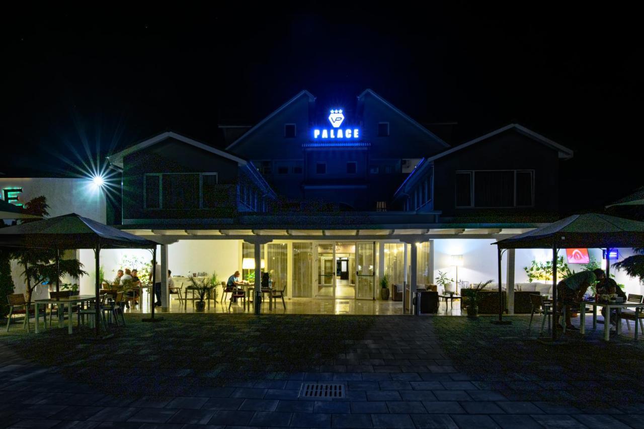 Vila Palace Caransebeş Eksteriør bilde