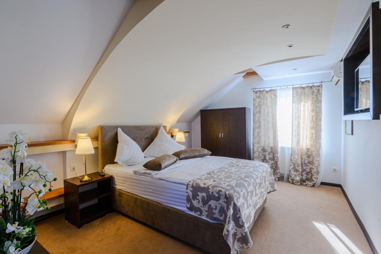 Vila Palace Caransebeş Eksteriør bilde